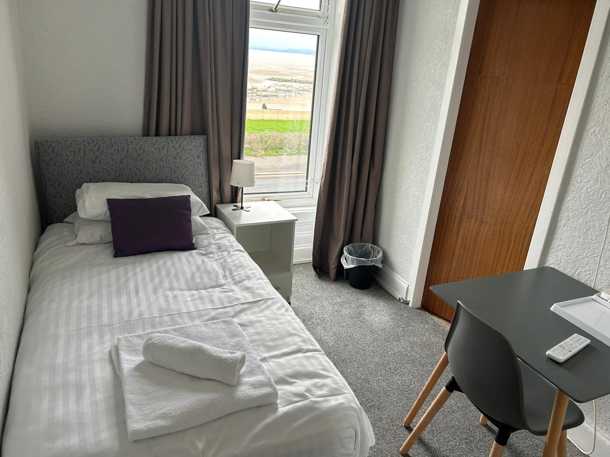 The Clifton Seafront Hotel 모아캠비 외부 사진