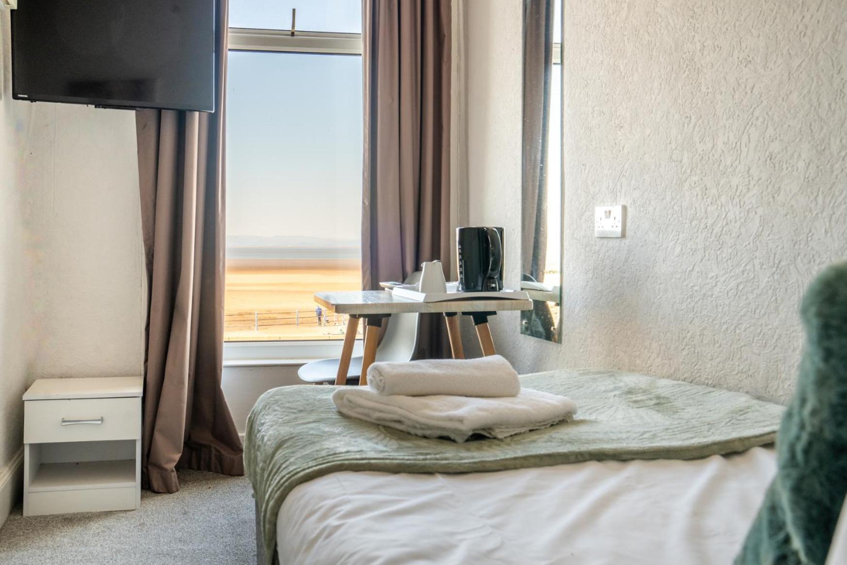 The Clifton Seafront Hotel 모아캠비 외부 사진