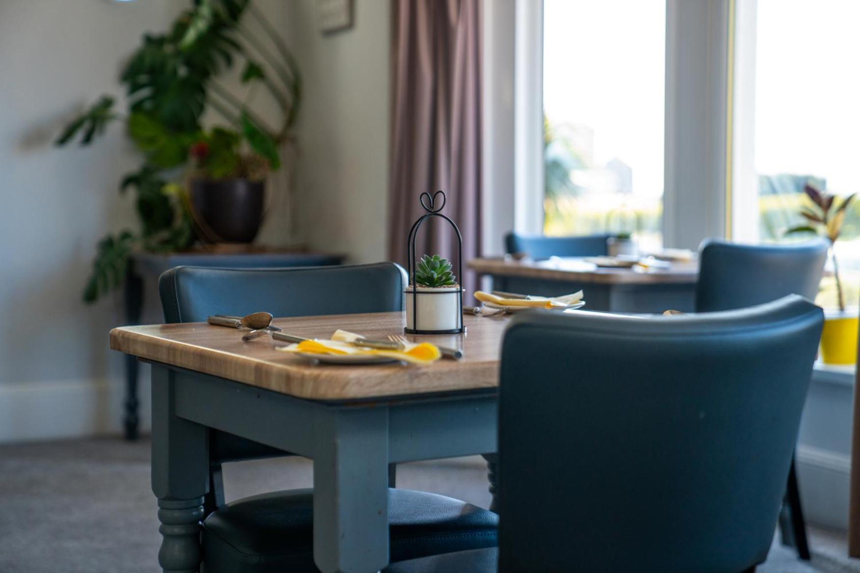 The Clifton Seafront Hotel 모아캠비 외부 사진